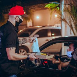 Operação de Drive Thru do Crossroads conta com combos promocionais e opções gastronômicas - Cred Renata Kalkmann