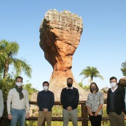 Representantes da Soul Parques e Soul Vila Velha com a diretoria da Unimed Ponta Grossa na oficialização da parceria.