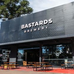 Bar da fábrica fica localizado na Mateus Leme próximo ao MON - Cred Iuri Poletti (1)