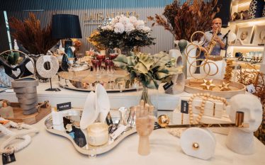 Localizada no Ecoville, loja une décor, tableware e obras de arte