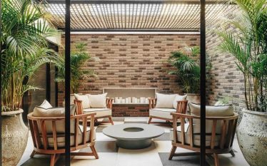 Studio Architeotnika Nomad ousa com loft contemporâneo e jardim a céu aberto para CASACOR PR 2021