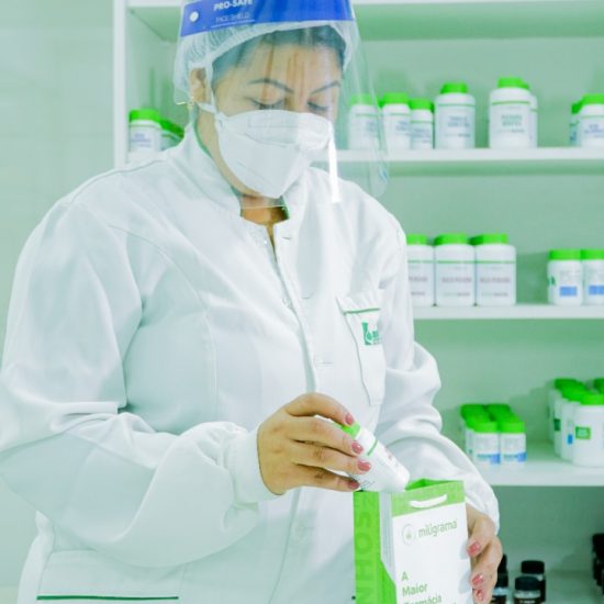 Miligrama firma parceria com o curso de Farmácia da PUCPR