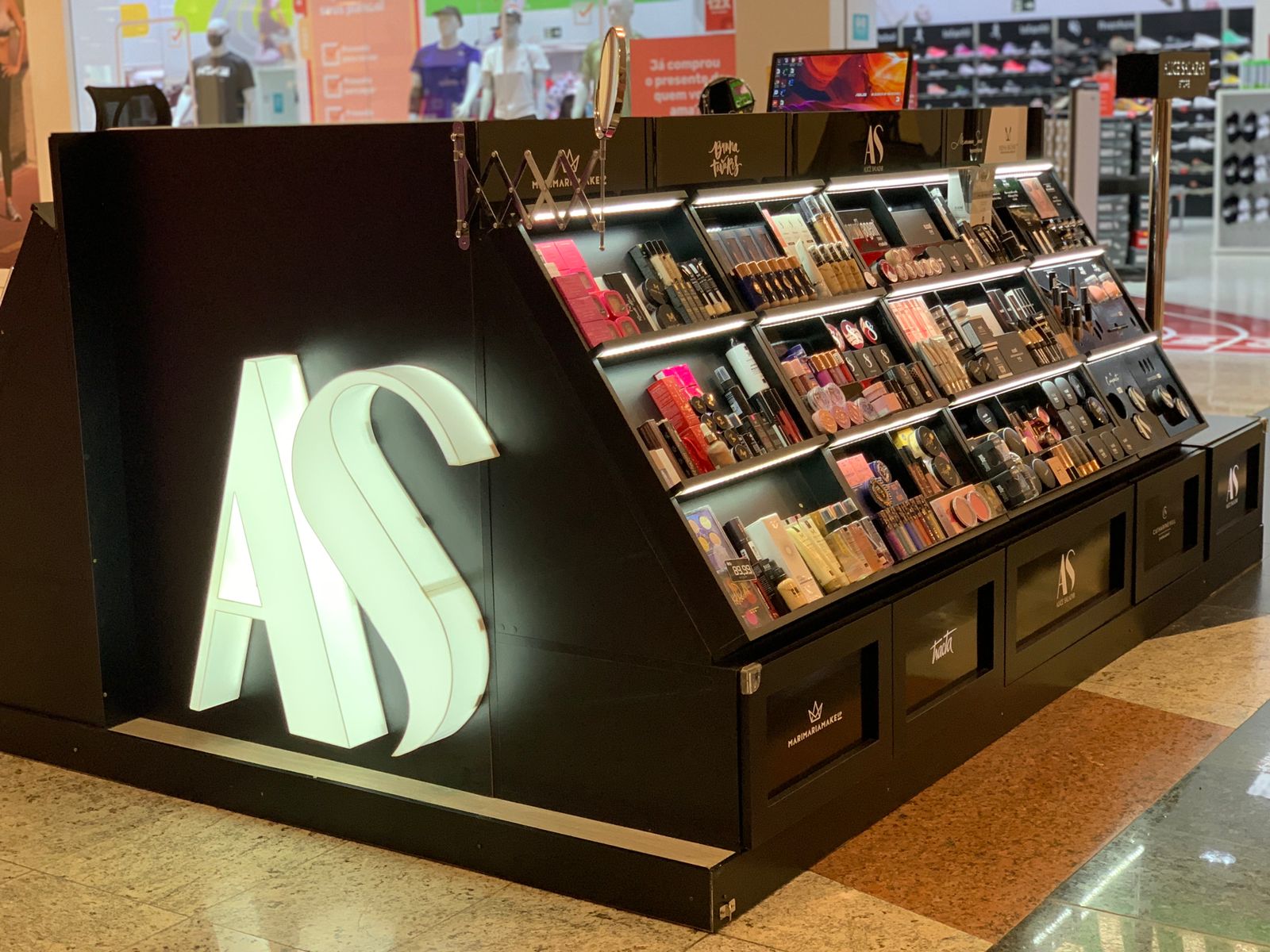 Shopping Estação recebe quiosque de cosméticos da digital influencer, Alice Salazar