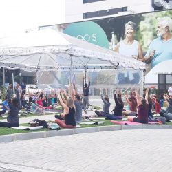 Aulas de Yoga gratuitas são gentileza urbana da Construtora Laguna