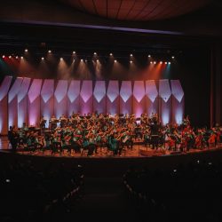 Orquestra filantrópica recebe pianista internacional no Teatro Positivo