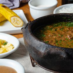 Conheça o Barreado do Victor, a novidade que traz para Curitiba o sabor do litoral