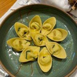 oggi pasta Tortellone de pera com queijo gorgonzola