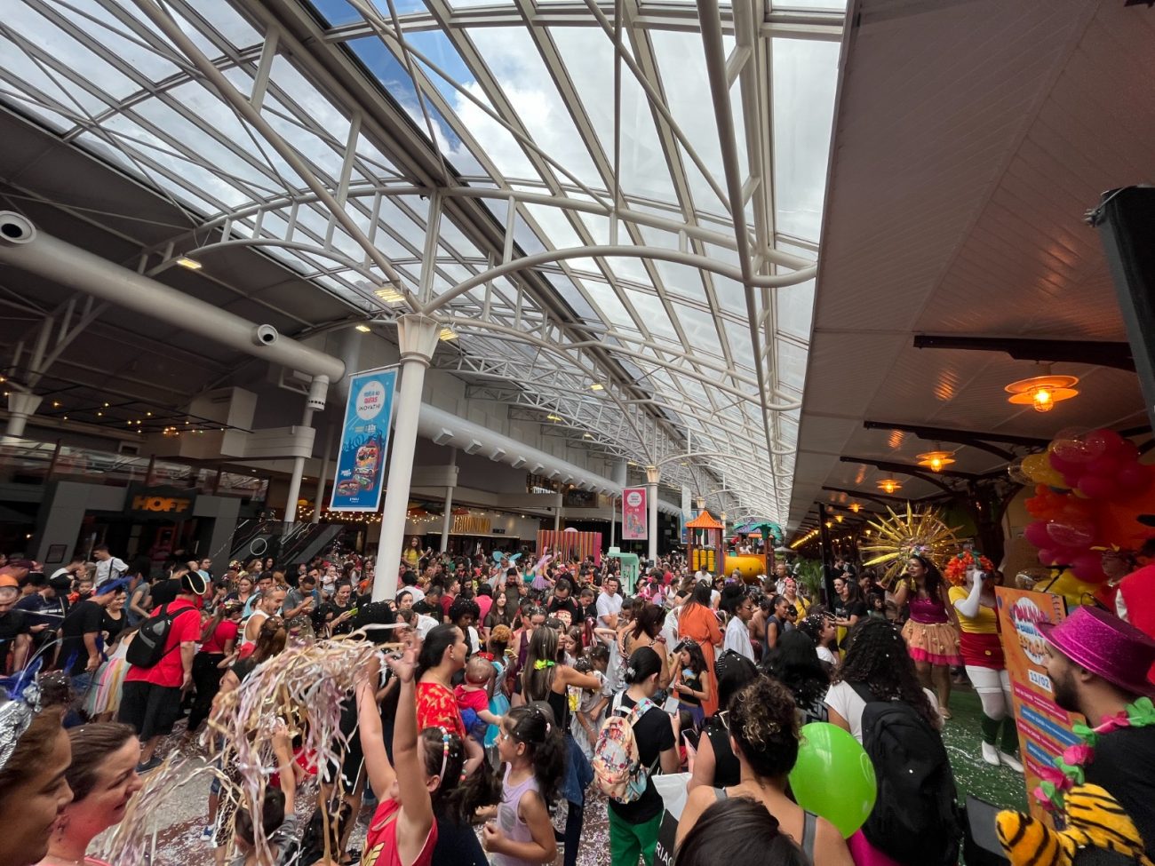 Tradicional Bailinho de Carnaval do Shopping Estação já tem data marcada