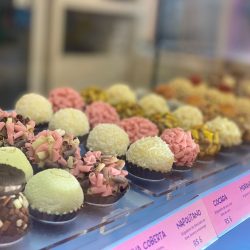 Bigadello inaugura unidade no Shopping Curitiba, com mais de 50 sabores de brigadeiros