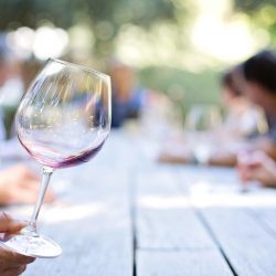 Grés Gastronomia e ZOCA Cerâmica promovem “Cerâmica, Vinho & Vinil” na Praça da Espanha