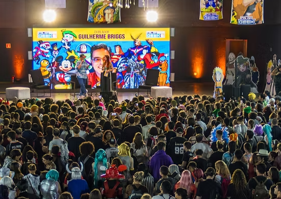 O Shopping Estação recebe, no dia 7 de dezembro, a partir das 11h, a edição especial de Natal do Festival Color Geek Pocket. A versão é uma edição compacta do já consagrado Festival Color Geek, que vem ganhando destaque no calendário nerd e geek de Curitiba. O evento será realizado na Aldeia Coworking, no piso G6, e transformará o espaço em um ponto de encontro para apaixonados por cultura pop, animação, games, quadrinhos e música.