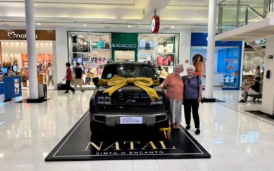 Professora aposentada ganha um Spark 100% elétrico no sorteio de fim de ano do Shopping Curitiba