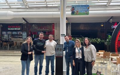 Shopping Estação recebe totem de adoção de pets e reforça campanha em parceria com a Prefeitura de Curitiba