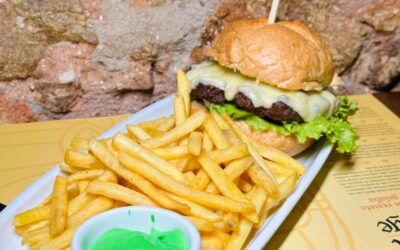 Quintal do Monge celebra St. Patrick com promoções especiais e show de Dandones