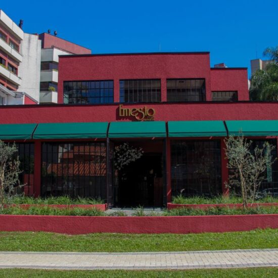 Ernesto Pizza & Pasta_fachada Batel_crédito foto_Morôni Malkovich