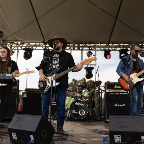 Alabama Colts leva o country rock ao Crossroads Southern Roots, com guitarras, violões e harmonias vocais. Foto_ divulgação.
